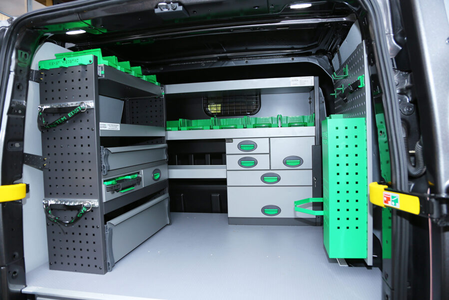 Aprīkojums kravas transportam un mobilās darbnīcas.